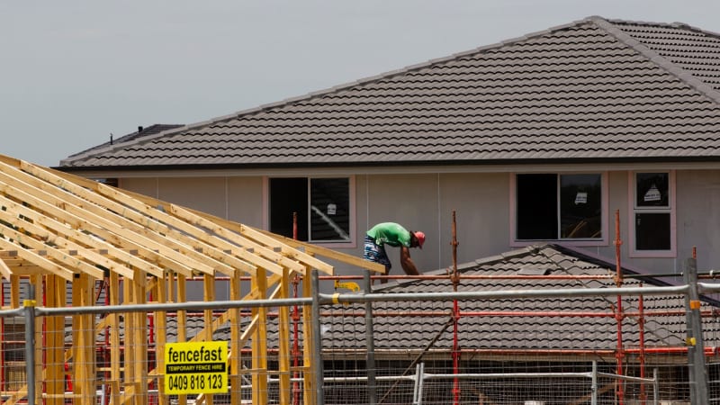 住房建设活动较周期性低点下滑近20%