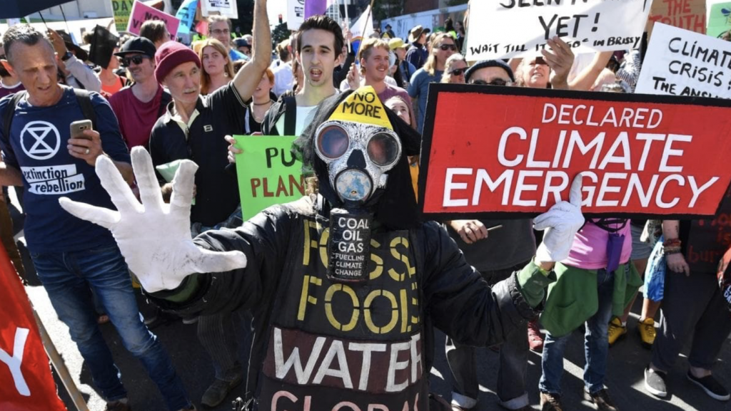 昆士兰州议员支持取消违法进行的气候抗议者福利金