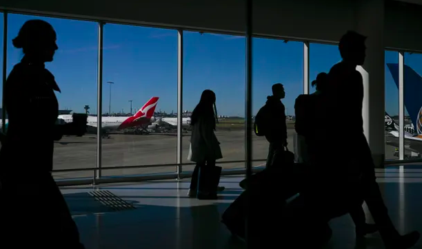不少人乘飞机到澳后，申请庇护，企图留下