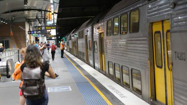 快讯｜今早，悉尼市中心火车出轨，火车将出现严重延误