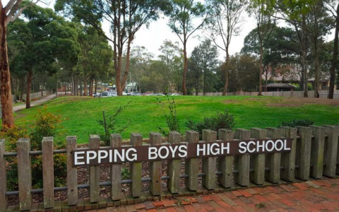 Epping男校复课：69人被要求隔离，其他人如果感觉不适不要去上学