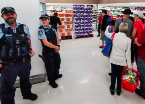 悉尼Epping Coles超市：顾客赶早排队45分钟，仍然买不到卫生纸