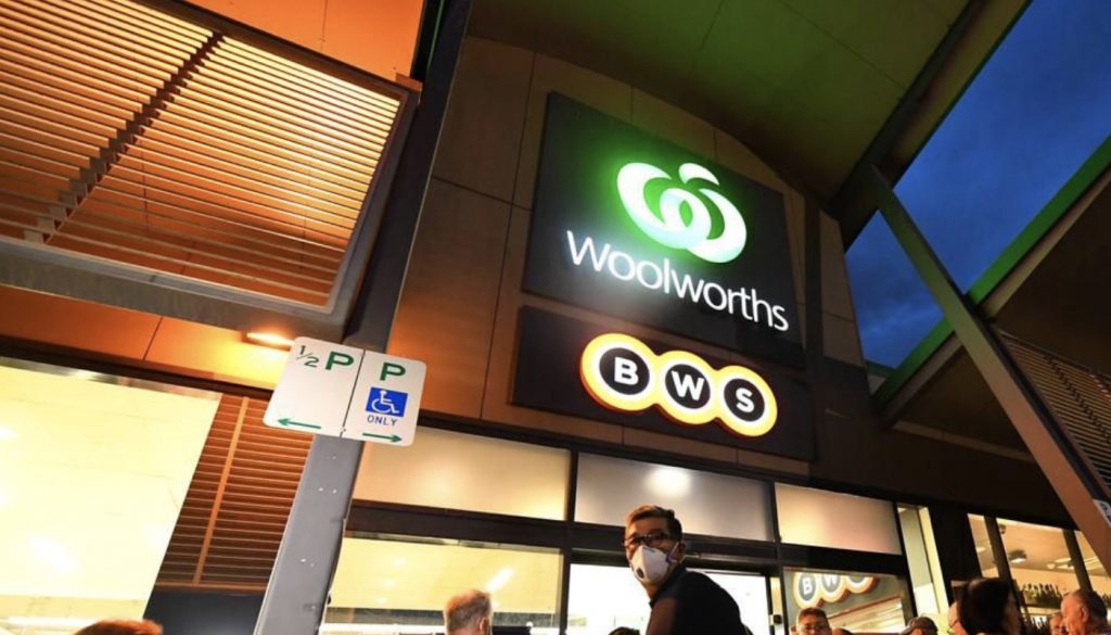 受疫情影响 Woolworths将推迟其酒类零售和酒店业务拆分