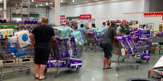 澳洲首都地区居民排队等超市开门 厕纸仍是购物首选