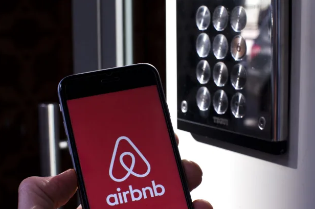 短租平台Airbnb再融资10亿，年内IPO计划流产