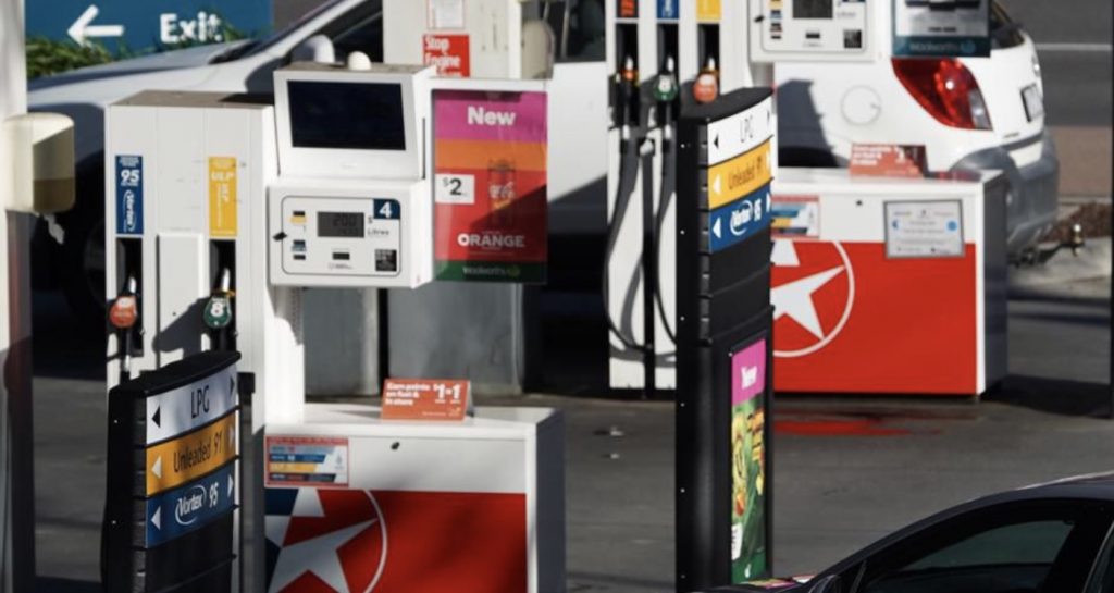 大跌的油价消费者无从享受 澳洲各地油价差距巨大