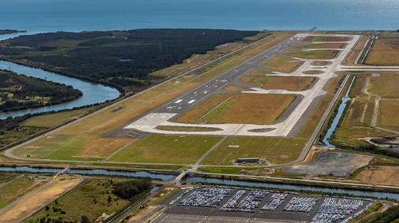 布里斯班机场11亿澳元跑道建成