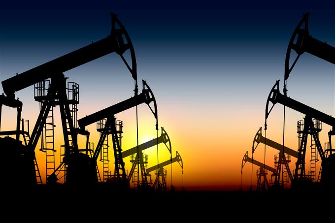 美国石油产业踏入“鬼门关”？钻机数量骤减50%至4年最低水平