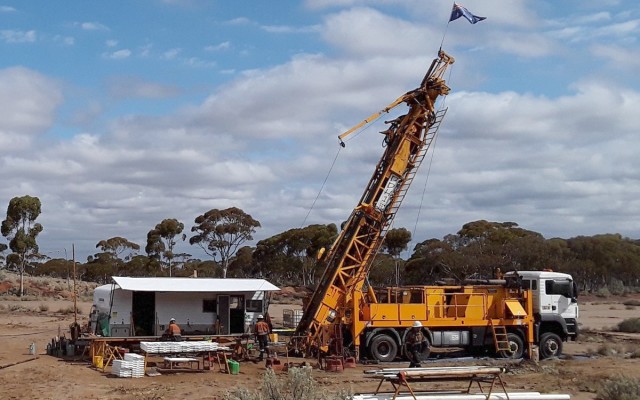 西澳金矿勘探商寻求股权融资，以推动钻探作业
