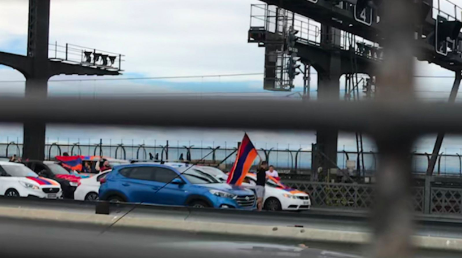 悉尼海港大桥发生示威 交通堵塞