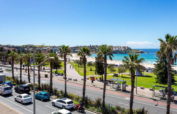Bondi Beach物业出售，附带高档公寓开发申请