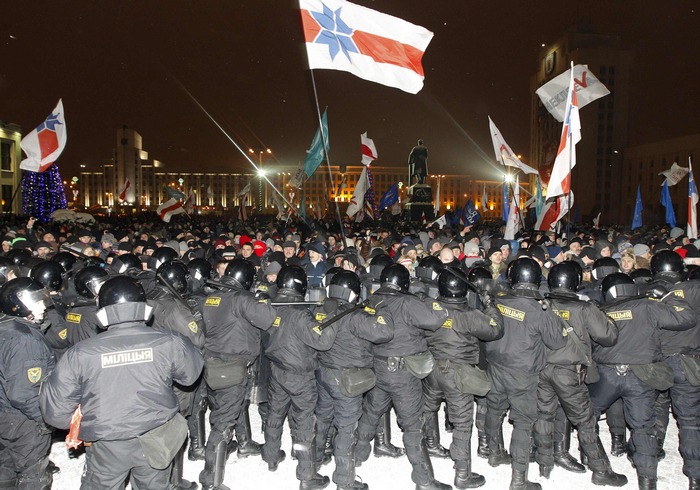 万人大集会：特警镇压无效，白俄罗斯抗议再升级