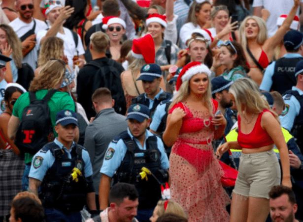 数百狂欢者聚集在悉尼海滩！不戴口罩，安全社交距离成摆设，警方紧急出动