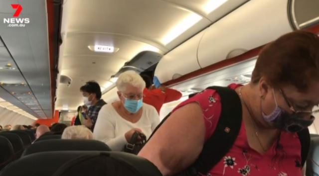 布市突然宣布封锁，悉尼航班起飞前陷入混乱，三分之一旅客决定：拿行李，走人