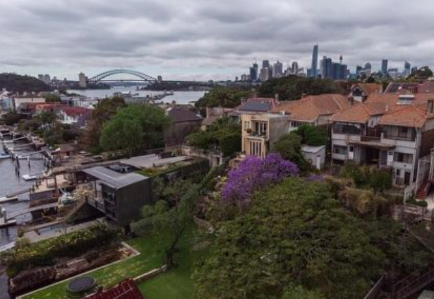 悉尼一名8旬老妇价值1600万澳元的滨海房产竟被法院判给了邻居