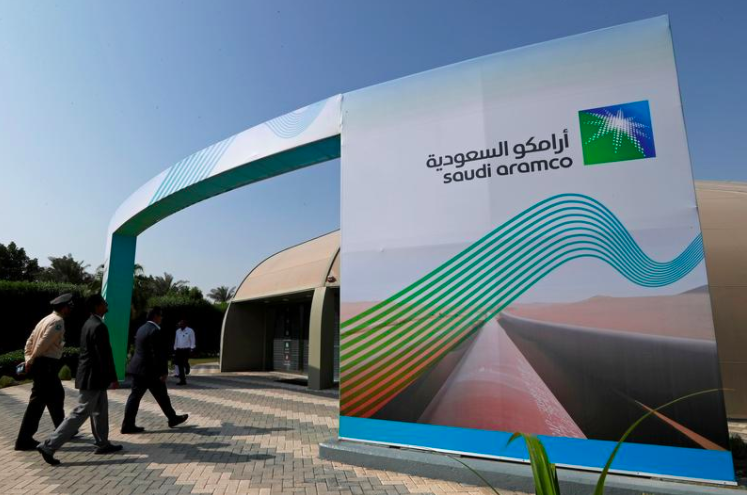 新冠导致沙特的石油巨头Aramco 去年盈利大跌44.4%