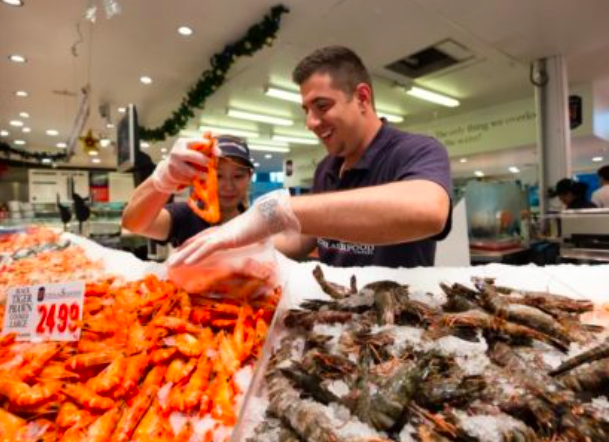 悉尼鱼市场天未亮已排长龙！今年大吃海鲜不怕伤荷包！