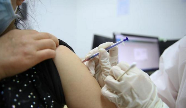 中国首次发布官方数据，公开国产新冠疫苗接种不良反应