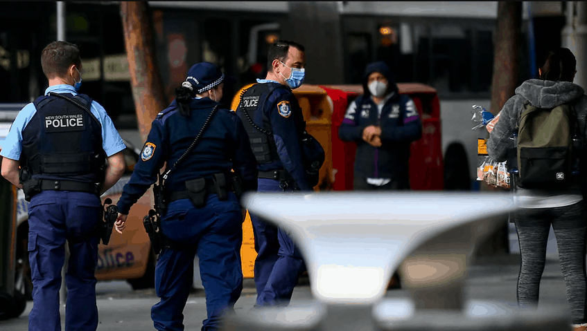 警方针对悉尼西南的行动招双标批评