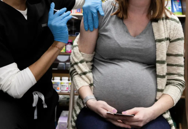 怀孕女性现在可以预约新冠疫苗接种
