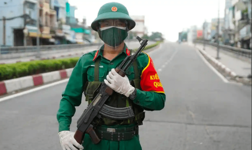 越南胡志明市准备逐步放弃封城，与新冠共存