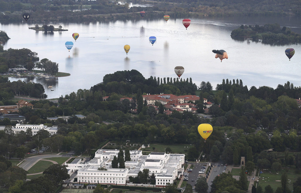 纪念首都建城109周年 堪培拉热气球节启动
