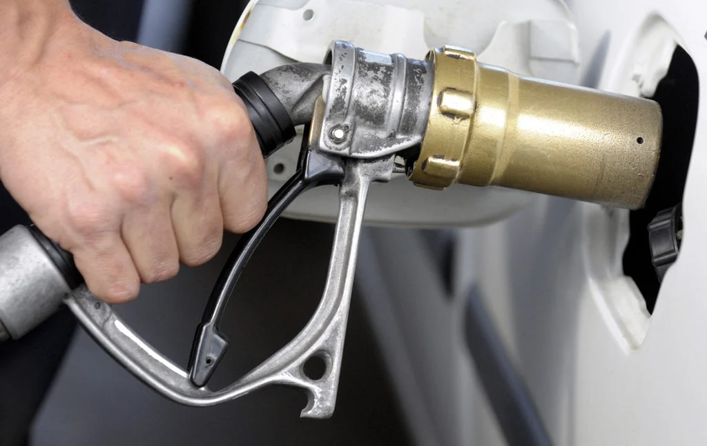 汽油价飙升至2.20元 总理称不排除削减燃料税