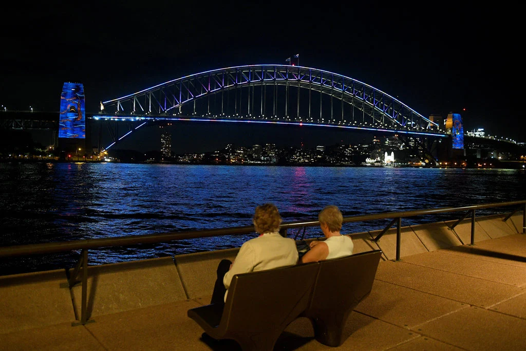 悉尼海港大桥90岁生日庆祝活动开启  连续四晚美丽灯光秀亮起