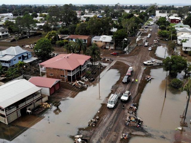 新昆两州洪水过后开始清理，专家提醒民众：道路恐存安全隐患