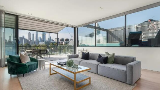 澳内南区顶层公寓约0万售出，坐拥CBD景观，卖家长居美国