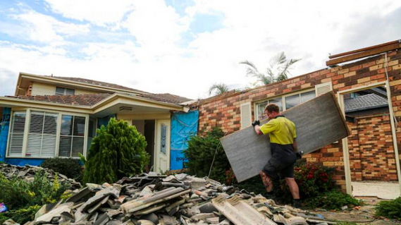 澳知名剧集拍摄地住宅正被拆除，业主曾向来访者收“善款”