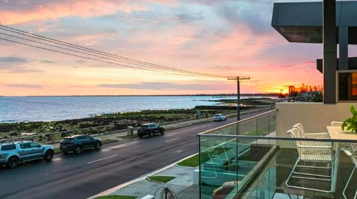 澳“地标”住宅售出，创当地第2高房价纪录，中介：美景最佳，签完合同开香槟 