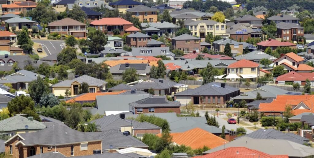 澳洲房价即使下跌 20%也买不起！悉尼人买房首付需要存18年！