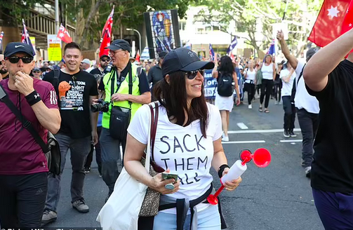 悉尼爆发反疫苗游行，千名抗议者涌上街头，呼吁民众不要支持两大政党