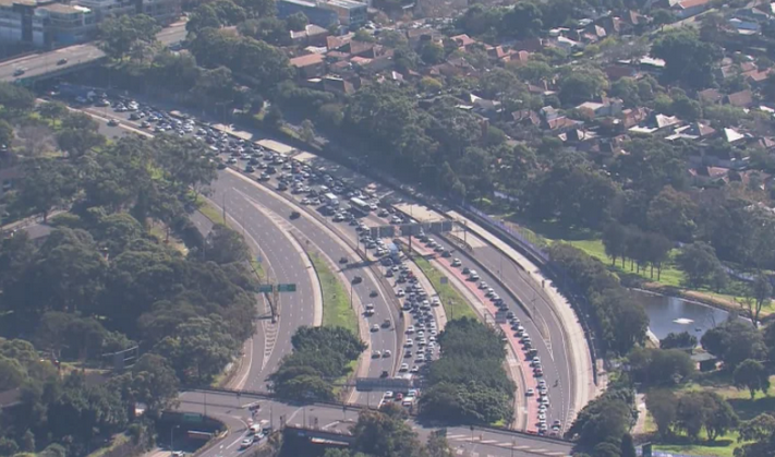 注意！悉尼海港隧道双向车道临时关闭，数百辆汽车大排长龙