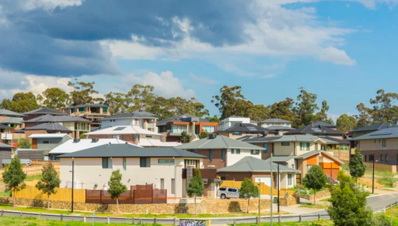 澳媒：澳洲房屋总价首次突破万亿，房价中位数达.1万