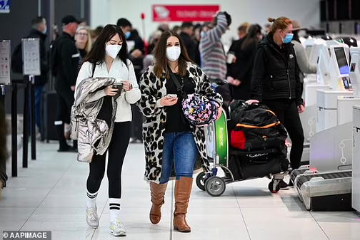 本周五，澳洲机场强制口罩令或将取消！航班上乘客仍需佩戴