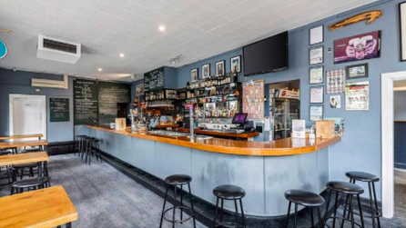 澳内城区知名酒吧挂牌，卖家望超0万成交，中介称吸引“相当浓厚的兴趣” 