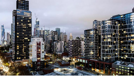 澳洲“空壳”顶层公寓0万挂牌！美景尽收眼底，引起知名艺术家关注