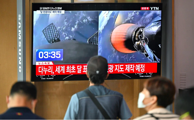韩国用猎鹰9号火箭发射月球探测器