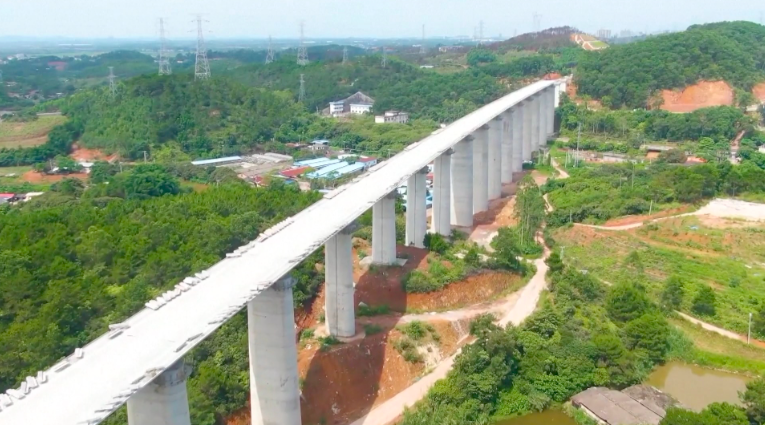 越南考虑投资587亿美元建设高速铁路