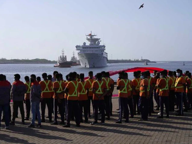 中国远望5号测量船补给后，离开斯里兰卡
