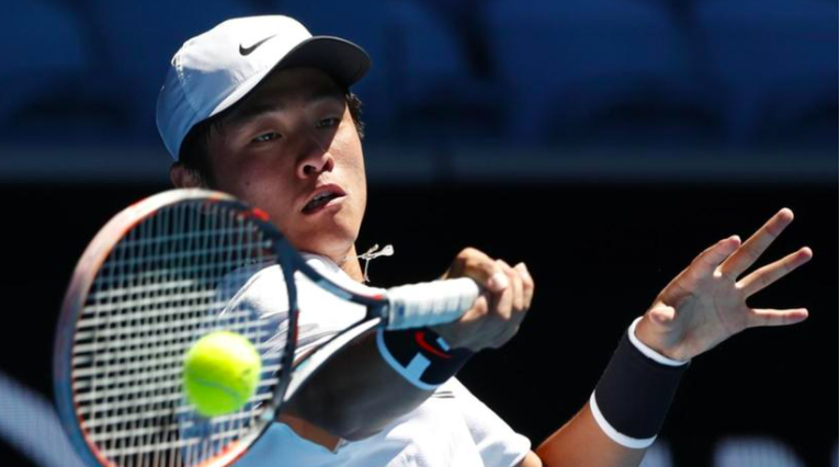 吴易昺在美网首轮获胜，成为史上首位赢过美网正赛的中国男人