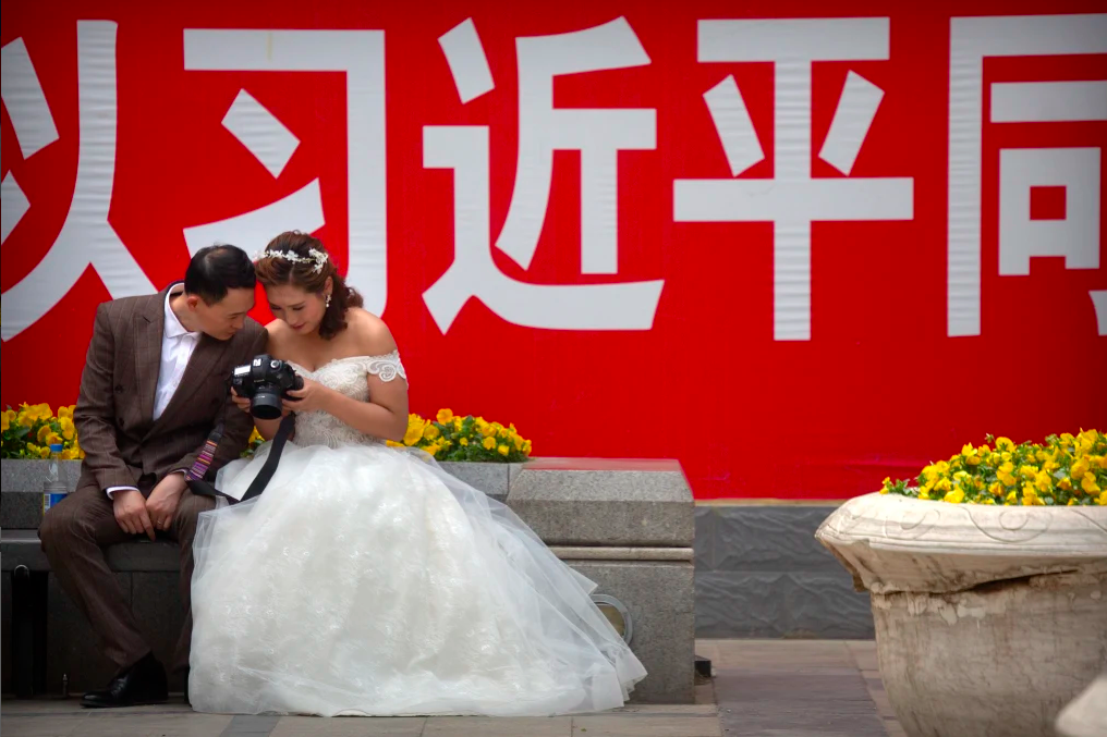 中国结婚数量减少为其低迷的经济敲响了警钟。