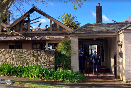 最新！悉尼华人00万豪宅被焚，警方称有人“蓄意纵火”，废墟成“犯罪现场”
