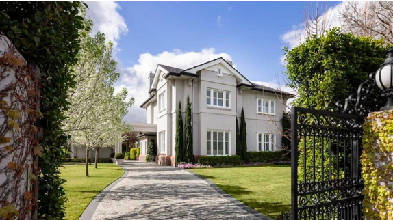 澳洲富人区豪宅挂牌出售，要价50万！地处墨尔本最好街道之一，被誉为“3A 级”