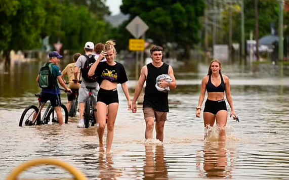 超强风暴席卷澳洲东海岸，多地恐迎第3轮洪灾！数百万人受影响