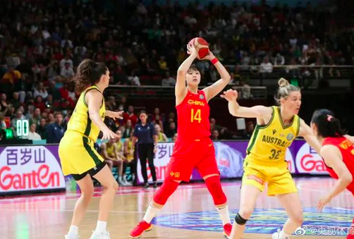 全网刷屏！中国女篮2分险胜澳洲，华人助威声响彻球场！澳媒：宛如中国主场
