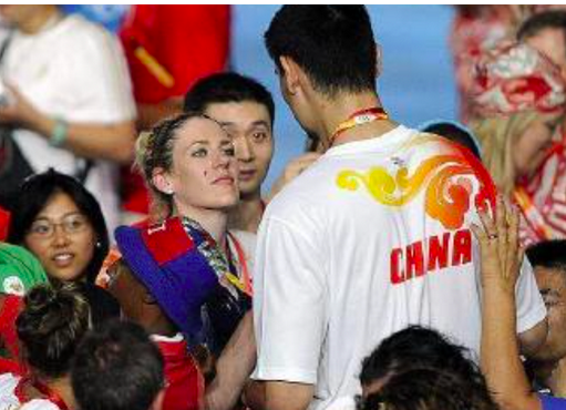 2分憾负中国队后，澳洲女篮名将宣布退役！曾在奥运赛场拥抱姚明