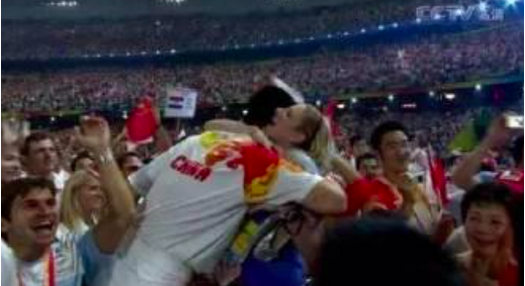2分憾负中国队后，澳洲女篮名将宣布退役！曾在奥运赛场拥抱姚明